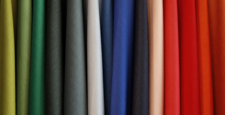 Auswahl verschiedener Stoffe bei Berliner Raumausstatter Beese kaufen